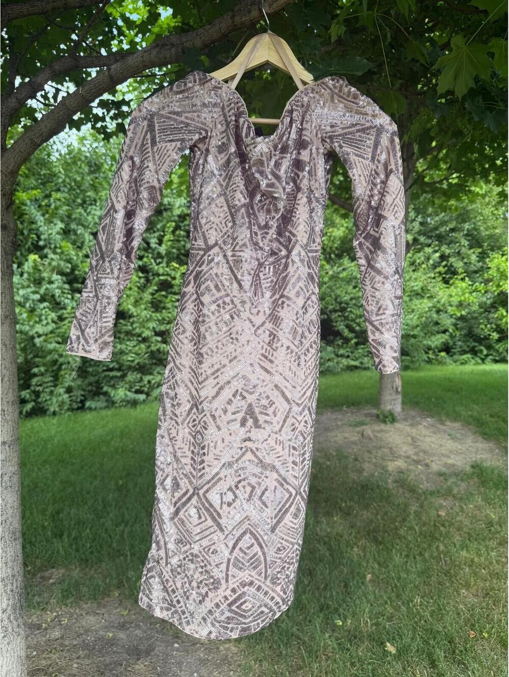 BCBGMAXAZRIA Sequin Embellished‎ Long Sleeve Off-Shoulder Dress Size S/M